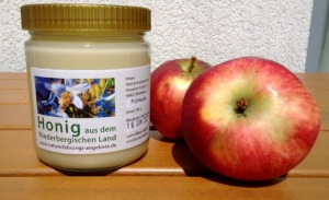 Honig und Äpfel von der Streuobstwiese